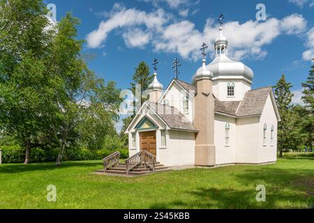 La storica chiesa ortodossa Ucraina di San Pietro e Paolo a Sundown, Manitoba, Canada. Foto Stock