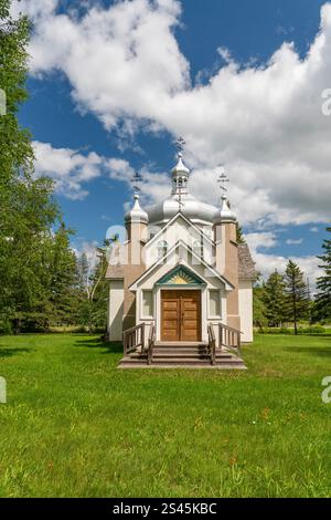 La storica chiesa ortodossa Ucraina di San Pietro e Paolo a Sundown, Manitoba, Canada. Foto Stock