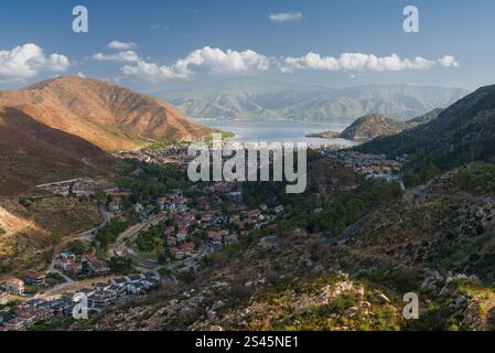 Villaggio vacanze Icmeler a Marmaris Bay. Clima mediterraneo. È una famosa città turistica vicino al distretto di Marmaris nella provincia di Mugla, Turchia Foto Stock
