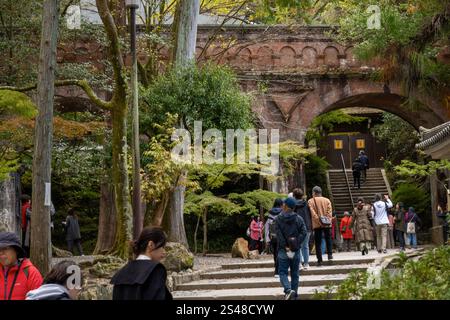 Acquedotto di Suirokaku situato sui terreni del tempio di Nanzen-Ji a Kyoto in Giappone Foto Stock