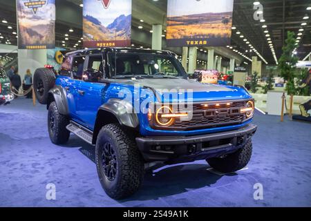 Detroit, Michigan, Stati Uniti. 10 gennaio 2025. La Ford Bronco Raptor fu esposta al Detroit Auto Show del 2025. Crediti: Jim West/Alamy Live News Foto Stock