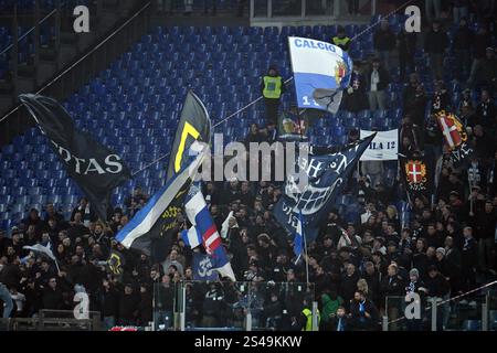 Roma, Lazio. 10 gennaio 2025. Tifosi del Como durante la partita di serie A tra Lazio e Como allo stadio Olimpico di Roma, Italia, 10 gennaio 2025. Credito: massimo insabato/Alamy Live News Foto Stock