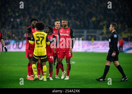 DORTMUND, GERMANIA - 10 GENNAIO 2025: + - partita di calcio del Borussia Dortmund contro Bayer 04 Leverkusen al Signal Iduna Park Foto Stock