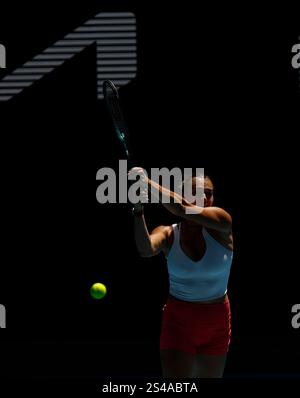 Melbourne, Australia. 11 gennaio 2025. Aryna Sabalenka della Bielorussia partecipa ad una sessione di allenamento durante l'Australian Open di tennis a Melbourne, Australia, 11 gennaio 2025. Credito: Ma Ping/Xinhua/Alamy Live News Foto Stock