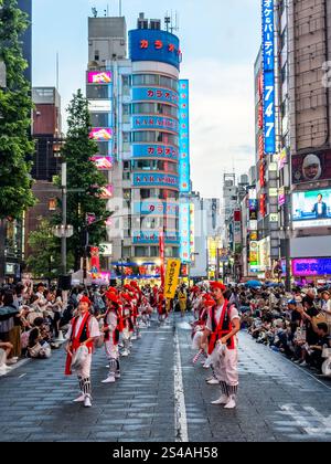Shinjuku Street Festival a luglio, Tokyo, Giappone Foto Stock