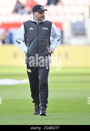 vor Spielbeginn: Allenatore Steffen Baumgart 1. FC Union Berlin FCU 1) FC Heidenheim 1846 FCH vs 1. LE NORMATIVE DFL DEL FC UNION BERLIN FCU 11.01.2025 VIETANO QUALSIASI USO DI FOTOGRAFIE COME SEQUENZE DI IMMAGINI E/O QUASI-VIDEO Foto Stock