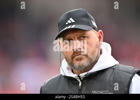 vor Spielbeginn: Allenatore Steffen Baumgart 1. FC Union Berlin FCU Ritratto 1) FC Heidenheim 1846 FCH vs 1. LE NORMATIVE DFL DEL FC UNION BERLIN FCU 11.01.2025 VIETANO QUALSIASI USO DI FOTOGRAFIE COME SEQUENZE DI IMMAGINI E/O QUASI-VIDEO Foto Stock