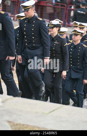 La Principessa Leonor assiste all'addio della nave scuola Juan Sebastian de Elcano a Port l'11 gennaio 2025 a Cadice, in Spagna. La Principessa delle Asturie prenderà parte a questa crociera di addestramento come parte della sua formazione militare, navigando insieme a 76 guardiamarina e visitando otto paesi in un viaggio di sei mesi che copre oltre 17.000 miglia nautiche. Foto Stock