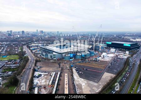 Manchester, Regno Unito. 11 gennaio 2025. Una vista aerea dell'Etihad Stadium, sede del Manchester City durante la partita del terzo turno della Coppa di Manchester City FC contro Salford City FC Emirates all'Etihad Stadium, Manchester, Inghilterra, Regno Unito l'11 gennaio 2025 Credit: Ryan Crockett/Every Second Media Credit: Every Second Media/Alamy Live News Foto Stock