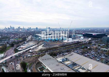 Manchester, Regno Unito. 11 gennaio 2025. Una vista aerea dell'Etihad Stadium, sede del Manchester City durante la partita del terzo turno della Coppa di Manchester City FC contro Salford City FC Emirates all'Etihad Stadium, Manchester, Inghilterra, Regno Unito l'11 gennaio 2025 Credit: Ryan Crockett/Every Second Media Credit: Every Second Media/Alamy Live News Foto Stock