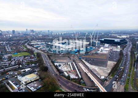 Manchester, Regno Unito. 11 gennaio 2025. Una vista aerea dell'Etihad Stadium, sede del Manchester City durante la partita del terzo turno della Coppa di Manchester City FC contro Salford City FC Emirates all'Etihad Stadium, Manchester, Inghilterra, Regno Unito l'11 gennaio 2025 Credit: Ryan Crockett/Every Second Media Credit: Every Second Media/Alamy Live News Foto Stock