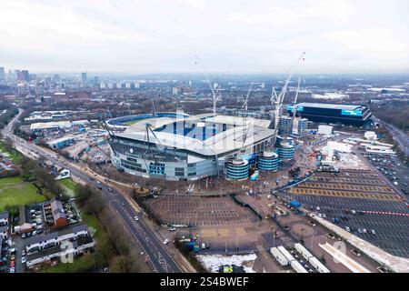 Manchester, Regno Unito. 11 gennaio 2025. Una vista aerea dell'Etihad Stadium, sede del Manchester City durante la partita del terzo turno della Coppa di Manchester City FC contro Salford City FC Emirates all'Etihad Stadium, Manchester, Inghilterra, Regno Unito l'11 gennaio 2025 Credit: Ryan Crockett/Every Second Media Credit: Every Second Media/Alamy Live News Foto Stock