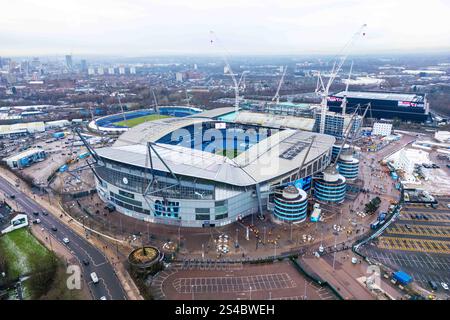 Manchester, Regno Unito. 11 gennaio 2025. Una vista aerea dell'Etihad Stadium, sede del Manchester City durante la partita del terzo turno della Coppa di Manchester City FC contro Salford City FC Emirates all'Etihad Stadium, Manchester, Inghilterra, Regno Unito l'11 gennaio 2025 Credit: Ryan Crockett/Every Second Media Credit: Every Second Media/Alamy Live News Foto Stock