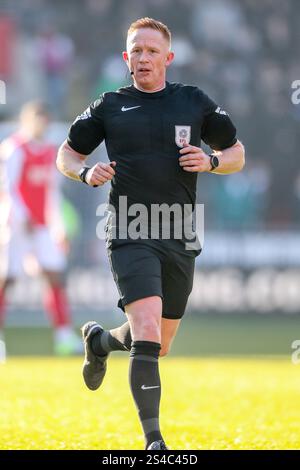 Rotherham, Regno Unito. 11 gennaio 2025. L'arbitro Alan Young durante la partita tra Rotherham United FC e Bolton Wanderers FC EFL League 1 all'Aesseal New York Stadium, Rotherham, Inghilterra, Regno Unito l'11 gennaio 2025 Credit: Phil Duncan/Every Second Media Credit: Every Second Media/Alamy Live News Foto Stock