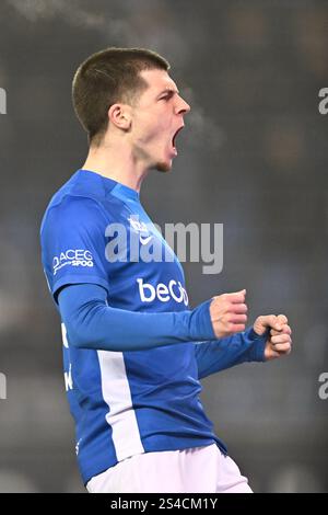 Genk, Belgio. 11 gennaio 2025. Jarne Steuckers di Genk festeggia dopo aver segnato durante una partita di calcio tra il KRC Genk e l'Oud-Heverlee Leuven, sabato 11 gennaio 2025 a Genk, il giorno 21 della stagione 2024-2025 della "Jupiler Pro League" prima divisione del campionato belga. BELGA FOTO JOHAN EYCKENS credito: Belga News Agency/Alamy Live News Foto Stock