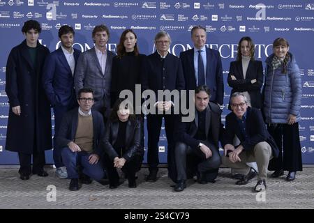 Ambasciata di Francia a Roma, Roma, Italia, 10 gennaio 2025, il cast della serie con i produttori e l'ambasciatore francese a Roma Martin Brien Foto Stock