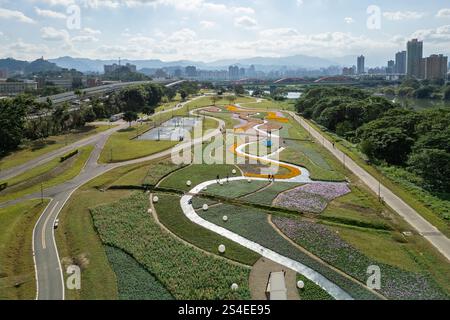 Scenario del Parco culturale Hakka e del Parco sul fiume Guting nella città di Taipei, Taiwan Foto Stock