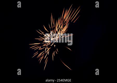 Fuochi d'artificio nel cielo notturno il 4 luglio Foto Stock
