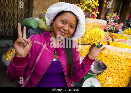 Ho chi Minh City, Vietnam - 9 gennaio 2016: Ritratto di un venditore vietnamita al mercato Binh Tay situato nella zona Cholon di ho chi Minh City, Foto Stock