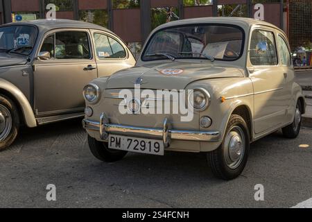 Felanitx, Spagna; 20 ottobre 2024: Auto d'epoca Seat 600 verde chiaro alla mostra di auto d'epoca alla fiera della paprika di Felanitx, Maiorca Foto Stock