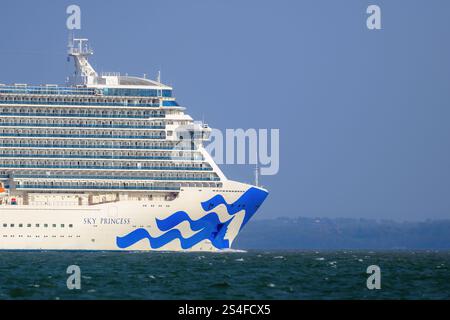Logo Sea Witch di Princess Cruises sulla nave da crociera Sky Princess - aprile 2022. Foto Stock