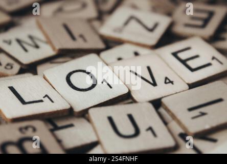 Ti amo con le piastrelle di Scrabble Foto Stock