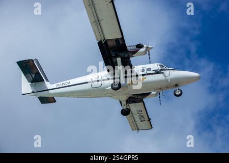 De Havilland Canada DHC-6-300 Twin Otter atterra all'aeroporto internazionale Princess Juliana (SXM) Foto Stock