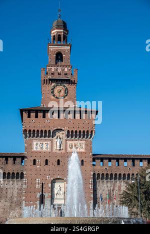 Castello Sforzesco (Castello Sforzesco) dettagli della fortificazione medievale situata a Milano, nell'Italia settentrionale. Fu costruito nel XV secolo Foto Stock