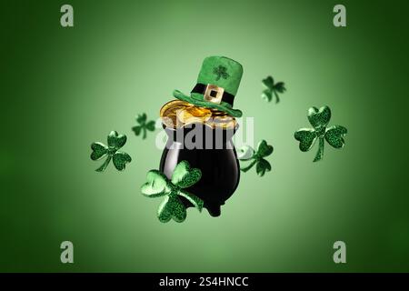 Biglietto d'auguri per il giorno di San Patrizio. Sfondo del giorno di San Patrizio con vaso pieno di monete d'oro, foglie di trifoglio e cappello di leprecaun sul verde. Foto Stock