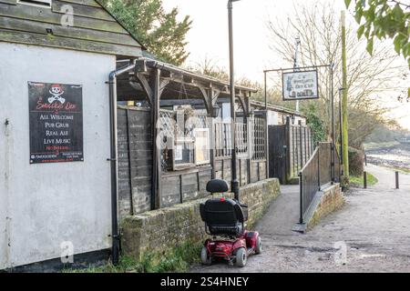 Lo Smugglers Inn è un club privato di bevande nello storico villaggio di Hullbridge nell'Essex sul fiume Crouch Foto Stock