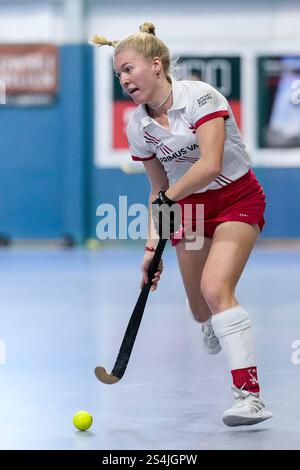 Mannheim, Germania. 12 gennaio 2025. Marie Fischer (TSVMH, 30), AM Ball, Freisteller, Ganzkörper, Einzelbild, Einzelfoto, Aktion, Action, 12.01.2025, Mannheim (Deutschland), Hallenhockey, 1. Bundesliga Süd, Damen, TSV Mannheim - Mannheimer HC/dpa/Alamy Live News Foto Stock