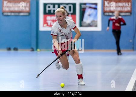 Mannheim, Germania. 12 gennaio 2025. Marie Fischer (TSVMH, 30), AM Ball, Freisteller, Ganzkörper, Einzelbild, Einzelfoto, Aktion, Action, 12.01.2025, Mannheim (Deutschland), Hallenhockey, 1. Bundesliga Süd, Damen, TSV Mannheim - Mannheimer HC/dpa/Alamy Live News Foto Stock