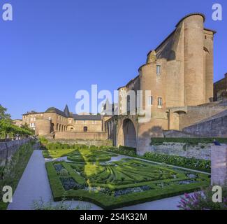 Palais de la Berbie con parco, Albi, dipartimento Tarn, Francia, Europa Foto Stock