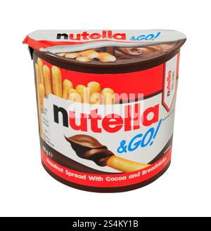 Nutella e Go spalmare nocciole e cacao con grissini Foto Stock