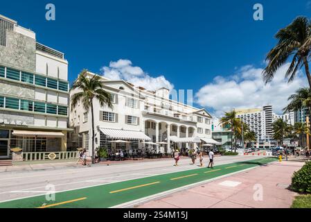Miami, Florida, Stati Uniti - 30 marzo 2024: Il Betsy Ross Hotel su Ocean Drive nello storico quartiere Art Deco di Miami South Beach include hotel, caffetterie e un Foto Stock