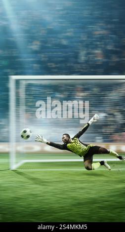Portiere in movimento che cattura il pallone da calcio in movimento, con sfondo sfocato di folla in uno stadio illuminato. Arena 3D. Foto Stock