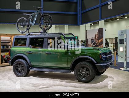 DETROIT, mi/USA - 10 GENNAIO 2025: Un SUV Ford Bronco Outer Banks, North American International Detroit Auto Show (NAIAS). Foto Stock