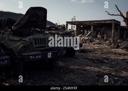 Adrien Vautier/le Pictorium - basi militari russe dopo la caduta del regime siriano - 17/12/2024 - Siria/? Bmalkah? - Camion dell'esercito siriano distrutti dai bombardamenti israeliani nel villaggio di Bmalkah. 17 dicembre 2024. Crediti: LE PICTORIUM/Alamy Live News Foto Stock