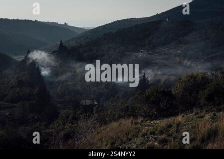 Adrien Vautier/le Pictorium - basi militari russe dopo la caduta del regime siriano - 17/12/2024 - Siria/? Bmalkah? - Sul sito di un deposito di munizioni distrutto da un bombardamento israeliano il 16 dicembre 2024. Crediti: LE PICTORIUM/Alamy Live News Foto Stock