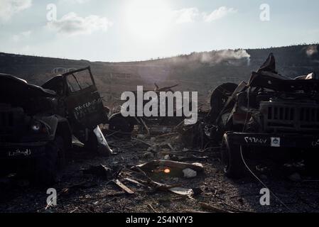 Adrien Vautier/le Pictorium - basi militari russe dopo la caduta del regime siriano - 17/12/2024 - Siria/? Bmalkah? - Camion dell'esercito siriano distrutti dai bombardamenti israeliani nel villaggio di Bmalkah. 17 dicembre 2024. Crediti: LE PICTORIUM/Alamy Live News Foto Stock