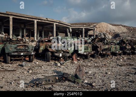 Adrien Vautier/le Pictorium - basi militari russe dopo la caduta del regime siriano - 17/12/2024 - Siria/? Bmalkah? - Camion dell'esercito siriano distrutti dai bombardamenti israeliani nel villaggio di Bmalkah. 17 dicembre 2024. Crediti: LE PICTORIUM/Alamy Live News Foto Stock