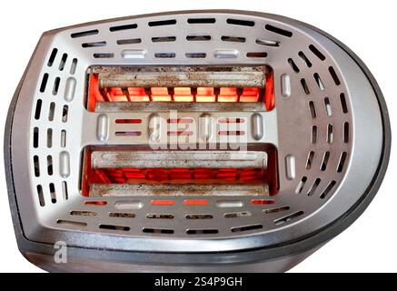 Due fette di pane nel tostapane tostapane metallico isolato su sfondo bianco Foto Stock