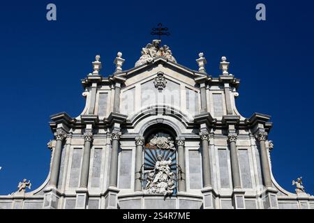 Il Dom Sant Agata presso la Piazza del Duomo nel centro storico di Catania in Sicilia nel sud Italia in Europa. Foto Stock
