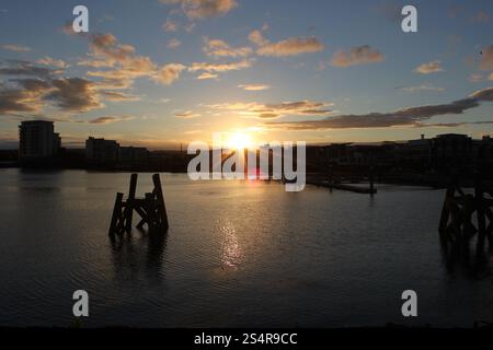 Tramonto sul porto del lago di Costanza, Germania Foto Stock