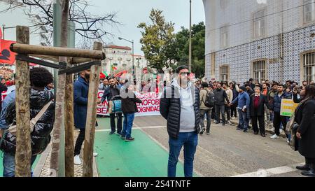 L'11 gennaio, migliaia di persone marciano a Lisbona contro il razzismo e la discriminazione. Oltre 100 organizzazioni civiche sostengono questa protesta. Foto Stock