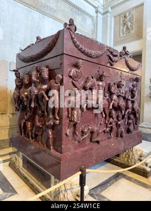 Arte romana. L'Italia. Il sarcofago di Elena. Il porfido rosso. Iv ...
