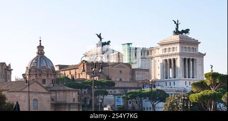 Viaggio in Italia: Altare della Patria (Monumento a Vittorio Emanuele II), Museo centrale del Risorgimento, cupola della Chiesa dei Santi Luca e Martina in Foto Stock