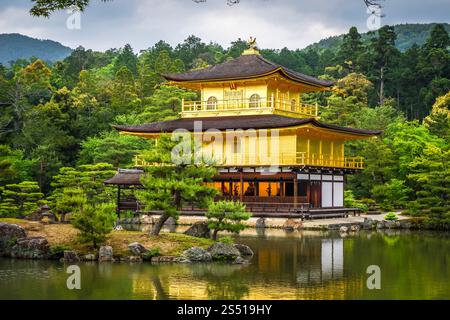 Padiglione del tempio dorato Kinkaku-ji a Kyoto, Giappone. Tempio dorato Kinkaku-ji, Kyoto, Giappone Foto Stock