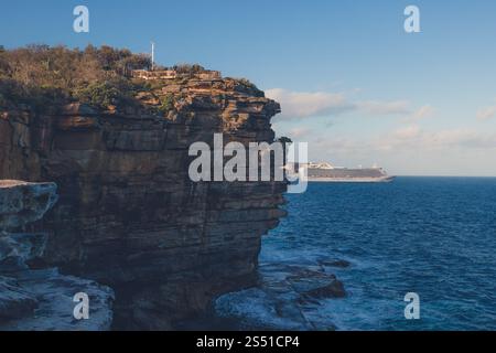 Vista spettacolare della scogliera dell'oceano nel Gap Park il giorno d'estate, Watsons Bay, Sydney Foto Stock