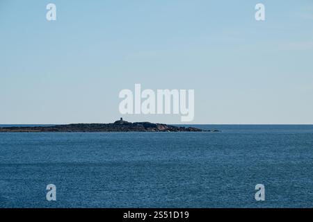Grande skerry nel mare Foto Stock